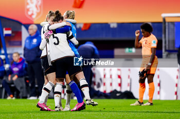 2024-02-28 - Sarai Linder of Germany, Marina Hegering of Germany, Goalkeeper Daphne van Domselaar of the Netherlands celebrates her sides win during the UEFA Women's Nations League, third place football match between Netherlands and Germany on February 28, 2024 at Abe Lenstra Stadion in Heerenveen, Netherlands - FOOTBALL - WOMEN'S NATIONS LEAGUE - 3RD PLACE - NETHERLANDS V GERMANY - UEFA NATIONS LEAGUE - SOCCER