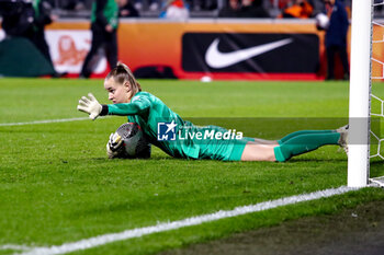 2024-02-28 - Goalkeeper Daphne van Domselaar of the Netherlands during the UEFA Women's Nations League, third place football match between Netherlands and Germany on February 28, 2024 at Abe Lenstra Stadion in Heerenveen, Netherlands - FOOTBALL - WOMEN'S NATIONS LEAGUE - 3RD PLACE - NETHERLANDS V GERMANY - UEFA NATIONS LEAGUE - SOCCER