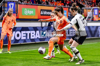 2024-02-28 - Damaris Egurrola of the Netherlands battle for possession with Marina Hegering of Germany during the UEFA Women's Nations League, third place football match between Netherlands and Germany on February 28, 2024 at Abe Lenstra Stadion in Heerenveen, Netherlands - FOOTBALL - WOMEN'S NATIONS LEAGUE - 3RD PLACE - NETHERLANDS V GERMANY - UEFA NATIONS LEAGUE - SOCCER