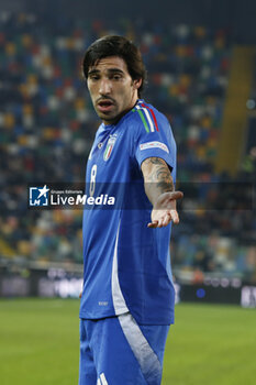 2024-10-14 - Sandro Tonali of Italy gestures during Italy vs Israel, matchday 4 of League A of Uefa Nations League 2025, game at Bluenergy stadium - stadio Friuli in Udine (UD), Italy, on October 14, 2024. - ITALY VS ISRAEL - UEFA NATIONS LEAGUE - SOCCER