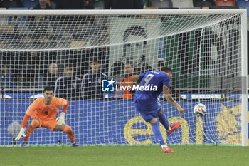 2024-10-14 - Matteo Retegui of Italy scores a goal on penalty during Italy vs Israel, matchday 4 of League A of Uefa Nations League 2025, game at Bluenergy stadium - stadio Friuli in Udine (UD), Italy, on October 14, 2024. - ITALY VS ISRAEL - UEFA NATIONS LEAGUE - SOCCER