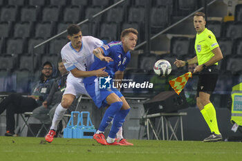 2024-10-14 - Matteo Retegui of Italy battle for the ball during Italy vs Israel, matchday 4 of League A of Uefa Nations League 2025, game at Bluenergy stadium - stadio Friuli in Udine (UD), Italy, on October 14, 2024. - ITALY VS ISRAEL - UEFA NATIONS LEAGUE - SOCCER