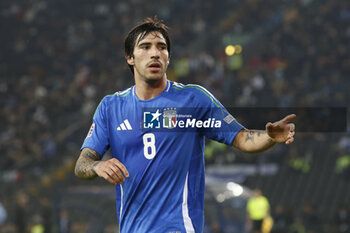 2024-10-14 - Sandro Tonali of Italy during Italy vs Israel, matchday 4 of League A of Uefa Nations League 2025, game at Bluenergy stadium - stadio Friuli in Udine (UD), Italy, on October 14, 2024. - ITALY VS ISRAEL - UEFA NATIONS LEAGUE - SOCCER