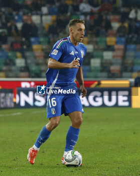 2024-10-14 - Davide Frattesi of Italy play the ball during Italy vs Israel, matchday 4 of League A of Uefa Nations League 2025, game at Bluenergy stadium - stadio Friuli in Udine (UD), Italy, on October 14, 2024. - ITALY VS ISRAEL - UEFA NATIONS LEAGUE - SOCCER