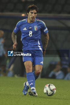 2024-10-14 - Sandro Tonali of Italy play the ball during Italy vs Israel, matchday 4 of League A of Uefa Nations League 2025, game at Bluenergy stadium - stadio Friuli in Udine (UD), Italy, on October 14, 2024. - ITALY VS ISRAEL - UEFA NATIONS LEAGUE - SOCCER