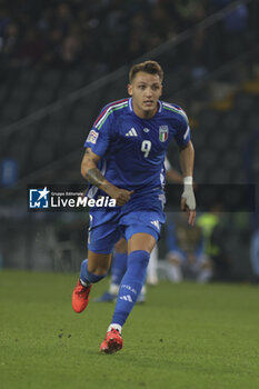 2024-10-14 - Matteo Retegui of Italy run during Italy vs Israel, matchday 4 of League A of Uefa Nations League 2025, game at Bluenergy stadium - stadio Friuli in Udine (UD), Italy, on October 14, 2024. - ITALY VS ISRAEL - UEFA NATIONS LEAGUE - SOCCER