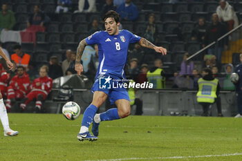 2024-10-14 - Sandro Tonali of Italy play the ball during Italy vs Israel, matchday 4 of League A of Uefa Nations League 2025, game at Bluenergy stadium - stadio Friuli in Udine (UD), Italy, on October 14, 2024. - ITALY VS ISRAEL - UEFA NATIONS LEAGUE - SOCCER