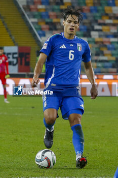 2024-10-14 - Samuele Ricci of Italy play the ball during Italy vs Israel, matchday 4 of League A of Uefa Nations League 2025, game at Bluenergy stadium - stadio Friuli in Udine (UD), Italy, on October 14, 2024. - ITALY VS ISRAEL - UEFA NATIONS LEAGUE - SOCCER