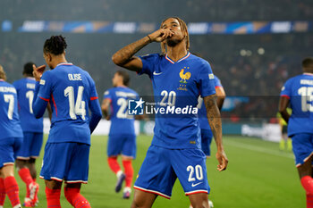 2024-09-06 - Bradley Barcola of France celebrates after scoring a goal with teammates - FRANCE VS ITALY - UEFA NATIONS LEAGUE - SOCCER