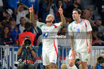 2024-09-06 - Federico Dimarco of Italy celebrates after scoring a goal - FRANCE VS ITALY - UEFA NATIONS LEAGUE - SOCCER