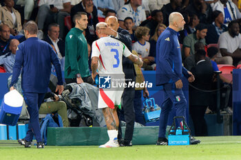 2024-09-06 - Federico Dimarco of Italy celebrates after scoring a goal with Luciano Spalletti head coach of Italy - FRANCE VS ITALY - UEFA NATIONS LEAGUE - SOCCER