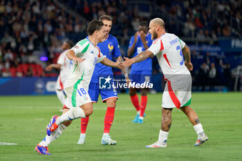 2024-09-06 - Giacomo Raspadori of Italy celebrates after scoring a goal with Federico Dimarco of Italy - FRANCE VS ITALY - UEFA NATIONS LEAGUE - SOCCER