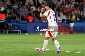 2024-09-06 - Giacomo Raspadori of Italy celebrates after scoring a goal - FRANCE VS ITALY - UEFA NATIONS LEAGUE - SOCCER