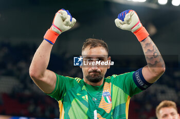 2024-09-06 - Gianluigi Donnarumma of Italy celebrates the victory - FRANCE VS ITALY - UEFA NATIONS LEAGUE - SOCCER