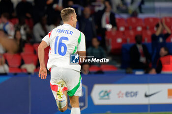 2024-09-06 - Davide Frattesi of Italy celebrates after scoring a goal - FRANCE VS ITALY - UEFA NATIONS LEAGUE - SOCCER