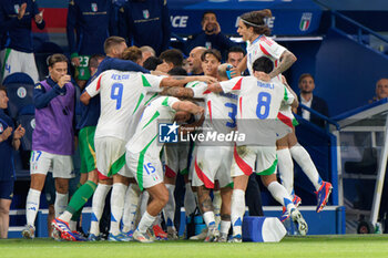 2024-09-06 - Davide Frattesi of Italy celebrates after scoring a goal with teammates - FRANCE VS ITALY - UEFA NATIONS LEAGUE - SOCCER