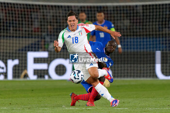 2024-09-06 - Giacomo Raspadori of Italy in action against N'Golo Kante of France - FRANCE VS ITALY - UEFA NATIONS LEAGUE - SOCCER