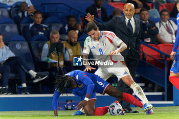 2024-09-06 - Manu Kone of France in action against Sandro Tonali of Italy - FRANCE VS ITALY - UEFA NATIONS LEAGUE - SOCCER