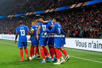 2024-09-06 - Bradley Barcola of France celebrates after scoring a goal with teammates - FRANCE VS ITALY - UEFA NATIONS LEAGUE - SOCCER