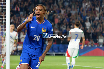 2024-09-06 - Bradley Barcola of France celebrates after scoring a goal - FRANCE VS ITALY - UEFA NATIONS LEAGUE - SOCCER