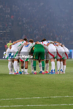 2024-09-06 - The Italy players hug each other - FRANCE VS ITALY - UEFA NATIONS LEAGUE - SOCCER