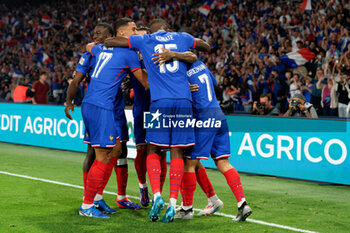 2024-09-06 - Bradley Barcola of France celebrates after scoring a goal with teammates - FRANCE VS ITALY - UEFA NATIONS LEAGUE - SOCCER