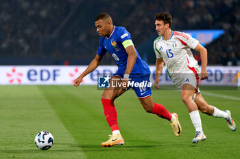 2024-09-06 - Kylian Mbappe of France and Andrea Cambiaso of Italy - FRANCE VS ITALY - UEFA NATIONS LEAGUE - SOCCER