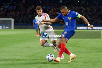 2024-09-06 - Kylian Mbappe of France in action against Giovanni Di Lorenzo of Italy - FRANCE VS ITALY - UEFA NATIONS LEAGUE - SOCCER