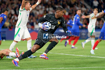 2024-09-06 - Mike Maignan of France - FRANCE VS ITALY - UEFA NATIONS LEAGUE - SOCCER