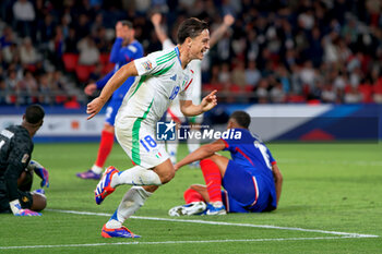 2024-09-06 - Giacomo Raspadori of Italy celebrates after scoring a goal - FRANCE VS ITALY - UEFA NATIONS LEAGUE - SOCCER