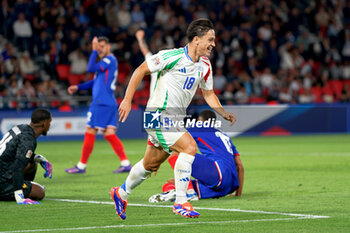 2024-09-06 - Giacomo Raspadori of Italy celebrates after scoring a goal - FRANCE VS ITALY - UEFA NATIONS LEAGUE - SOCCER