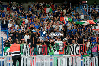 2024-09-06 - Supporters of Italy - FRANCE VS ITALY - UEFA NATIONS LEAGUE - SOCCER