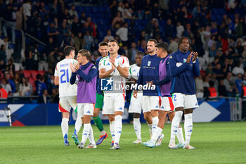 2024-09-06 - the players of Italy applauds fans - FRANCE VS ITALY - UEFA NATIONS LEAGUE - SOCCER