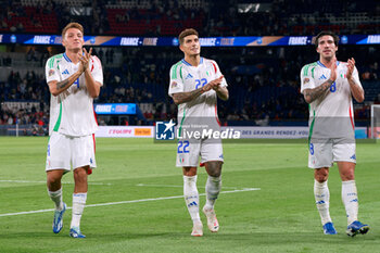 2024-09-06 - Mateo Retegui, Giovanni Di Lorenzo and Sandro Tonali of Italy applauds fans - FRANCE VS ITALY - UEFA NATIONS LEAGUE - SOCCER