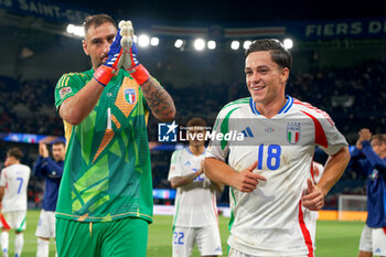 2024-09-06 - Gianluigi Donnarumma and Giacomo Raspadori of Italy celebrates the victory - FRANCE VS ITALY - UEFA NATIONS LEAGUE - SOCCER