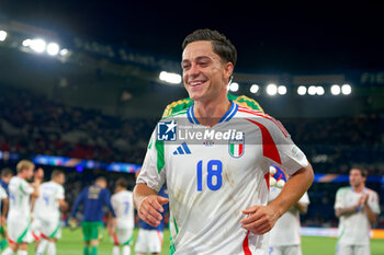 2024-09-06 - Giacomo Raspadori of Italy celebrates - FRANCE VS ITALY - UEFA NATIONS LEAGUE - SOCCER