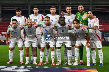 2024-09-09 - Italy for team photo lined up during the UEFA Nations League match between Italy vs. Israele on 9th September 2024 at the Bozsik Arena stadium in Budapest, Hungary - ISRAEL VS ITALY - UEFA NATIONS LEAGUE - SOCCER