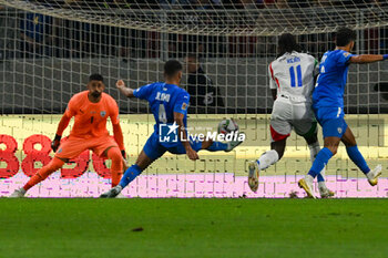 2024-09-09 - Raz Shlomo (Israel) saves the ball during the UEFA Nations League match between Italy vs. Israele on 9th September 2024 at the Bozsik Arena stadium in Budapest, Hungary - ISRAEL VS ITALY - UEFA NATIONS LEAGUE - SOCCER