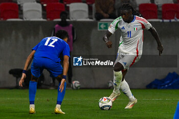 2024-09-09 - Moise Kean (Italy) in action against Roy Revivo (Israel) during the UEFA Nations League match between Italy vs. Israele on 9th September 2024 at the Bozsik Arena stadium in Budapest, Hungary - ISRAEL VS ITALY - UEFA NATIONS LEAGUE - SOCCER