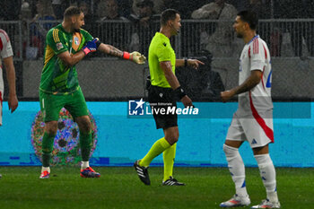 2024-09-09 - Gianluigi Donnarumma (Italy) asking the VAR after Mohammad Abu Fani (Israel) scores a goal during the UEFA Nations League match between Italy vs. Israele on 9th September 2024 at the Bozsik Arena stadium in Budapest, Hungary - ISRAEL VS ITALY - UEFA NATIONS LEAGUE - SOCCER