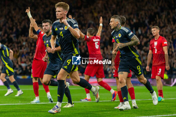 2024-09-05 - GOAL! 1-1 Scott McTominay of Scotland National Team equalises for the home side during the UEFA Nations League match between Scotland and Poland. The National Stadium, Hampden Park, Glasgow, Scotland. 05/09/2024. Photo Colin Poultney /ProSportsImages / DPPI - FOOTBALL - UEFA NATIONS LEAGUE - SCOTLAND V POLAND - UEFA NATIONS LEAGUE - SOCCER