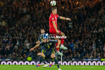 2024-09-05 - Robert Lewandowski of Poland wins a header against Grant Hanley of Scotland during the UEFA Nations League match between Scotland and Poland. The National Stadium, Hampden Park, Glasgow, Scotland. 05/09/2024. Photo Colin Poultney /ProSportsImages / DPPI - FOOTBALL - UEFA NATIONS LEAGUE - SCOTLAND V POLAND - UEFA NATIONS LEAGUE - SOCCER