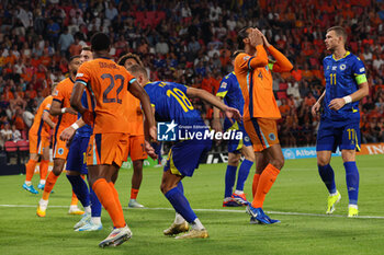 2024-09-07 - Virgil van Dijk of Netherlands misses an opportunity during the UEFA Nations League match between Netherlands and Bosnia & Herzegovina at Philips Stadion on September 7, 2024 in Eindhoven, Netherlands - FOOTBALL - NATIONS LEAGUE - NETHERLANDS V BOSNIA - UEFA NATIONS LEAGUE - SOCCER