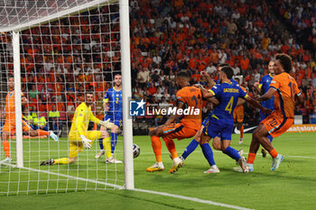 2024-09-07 - Cody Gakpo of Netherlands shoots to scores his first goal during the UEFA Nations League match between Netherlands and Bosnia & Herzegovina at Philips Stadion on September 7, 2024 in Eindhoven, Netherlands - FOOTBALL - NATIONS LEAGUE - NETHERLANDS V BOSNIA - UEFA NATIONS LEAGUE - SOCCER