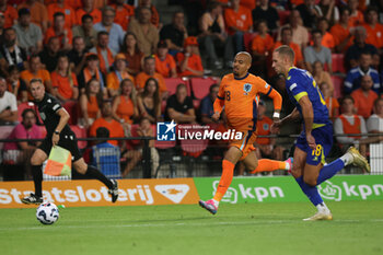 2024-09-07 - Donyell Malen of Netherlands passes the ball during the UEFA Nations League match between Netherlands and Bosnia & Herzegovina at Philips Stadion on September 7, 2024 in Eindhoven, Netherlands - FOOTBALL - NATIONS LEAGUE - NETHERLANDS V BOSNIA - UEFA NATIONS LEAGUE - SOCCER