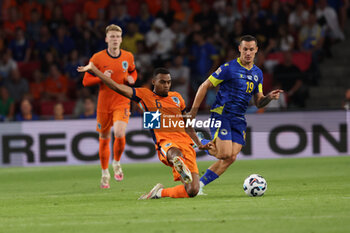 2024-09-07 - Ryan Gravenberch of Netherlands battles for the ball with Dario Saric of Bosnia and Herzegovina during the UEFA Nations League match between Netherlands and Bosnia & Herzegovina at Philips Stadion on September 7, 2024 in Eindhoven, Netherlands - FOOTBALL - NATIONS LEAGUE - NETHERLANDS V BOSNIA - UEFA NATIONS LEAGUE - SOCCER