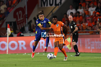 2024-09-07 - Denzel Dumfries of Netherlands during the UEFA Nations League match between Netherlands and Bosnia & Herzegovina at Philips Stadion on September 7, 2024 in Eindhoven, Netherlands - FOOTBALL - NATIONS LEAGUE - NETHERLANDS V BOSNIA - UEFA NATIONS LEAGUE - SOCCER