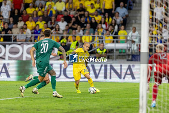 2024-09-09 - Ionut Mitrita of Romania shooting for the goal during the UEFA Nations League, Group stage, League C, Group C2, football match between Romania and Lithuania on 9 September 2024 at Stadionul Steaua in Bucharest, Romania - FOOTBALL - UEFA NATIONS LEAGUE - ROMANIA V LITHUANIA - UEFA NATIONS LEAGUE - SOCCER