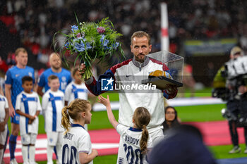 2024-09-10 - Harry Kane (9) of England with his gold 100th Cap during the UEFA Nations League match between England and Finland at Wembley Stadium, London, England on 10 September 2024. Photo Nigel Keene/ProSportsImages / DPPI - FOOTBALL - NATIONS LEAGUE - ENGLAND V FINLAND - UEFA NATIONS LEAGUE - SOCCER