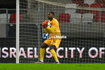 2024-10-10 - Mike Maignan (France) saves the ball during the UEFA Nations League match between Israel vs. France on 10th October 2024 at the Bozsik Arena stadium in Budapest, Hungary - ISRAEL VS FRANCE - UEFA NATIONS LEAGUE - SOCCER